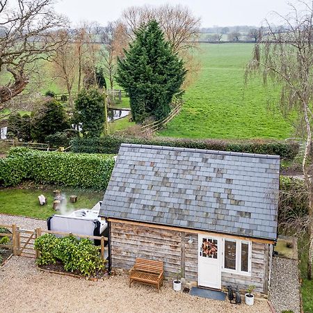 Oak Tree Hideaway Villa Whitchurch  Exterior photo