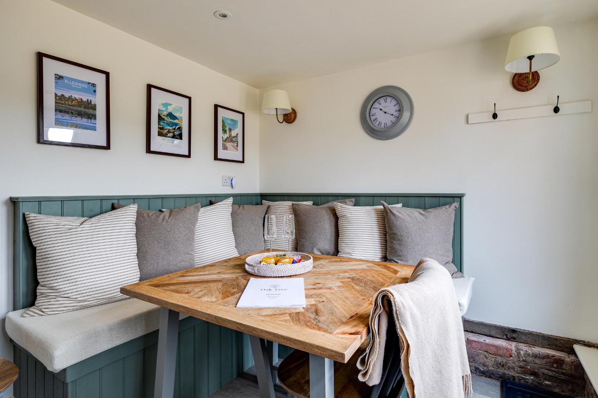 Oak Tree Hideaway Villa Whitchurch  Exterior photo