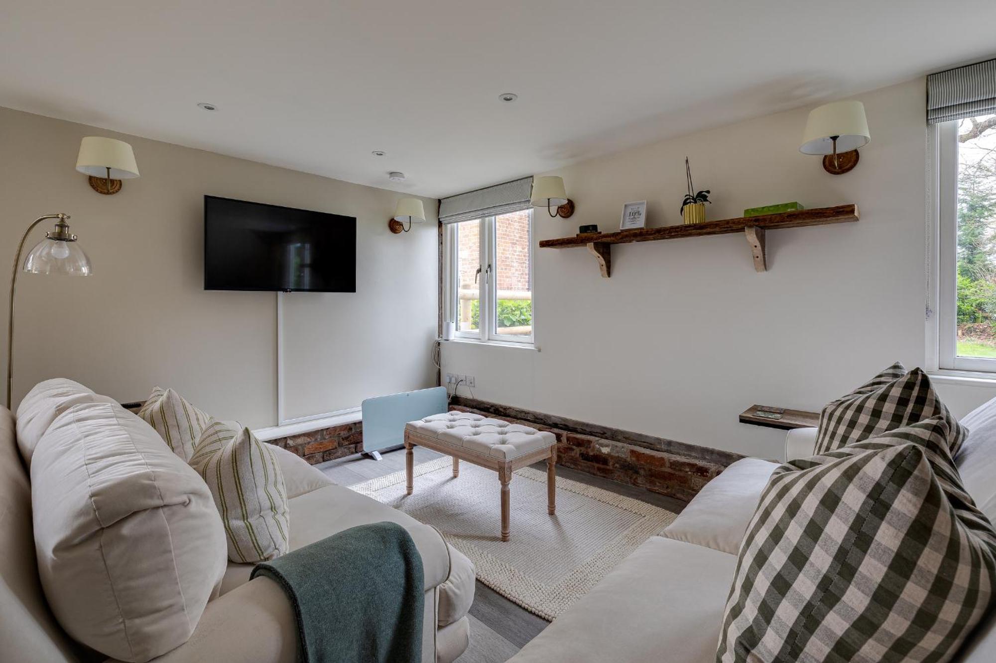 Oak Tree Hideaway Villa Whitchurch  Exterior photo
