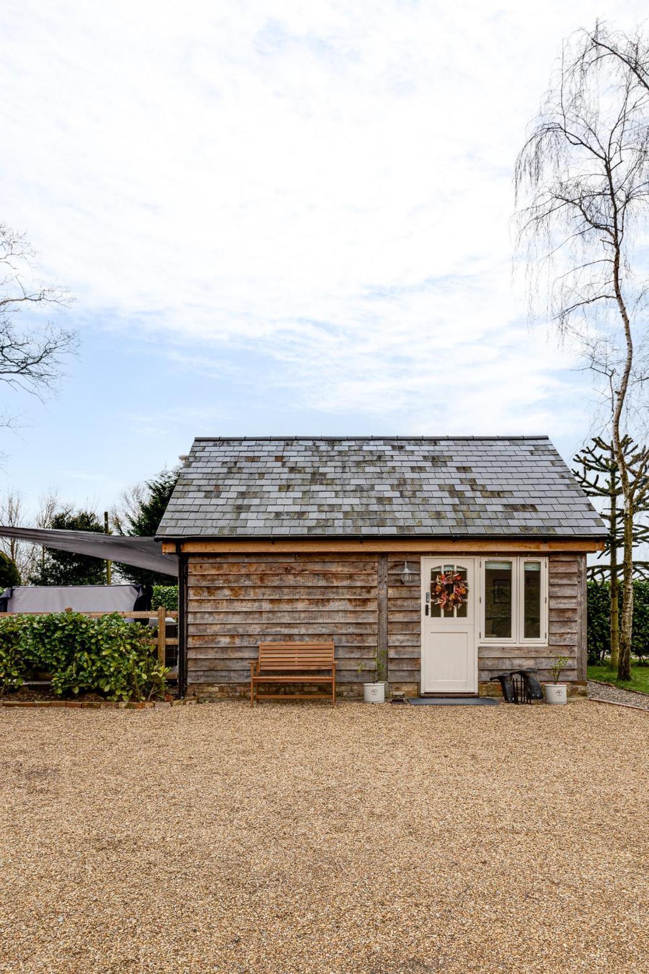 Oak Tree Hideaway Villa Whitchurch  Exterior photo