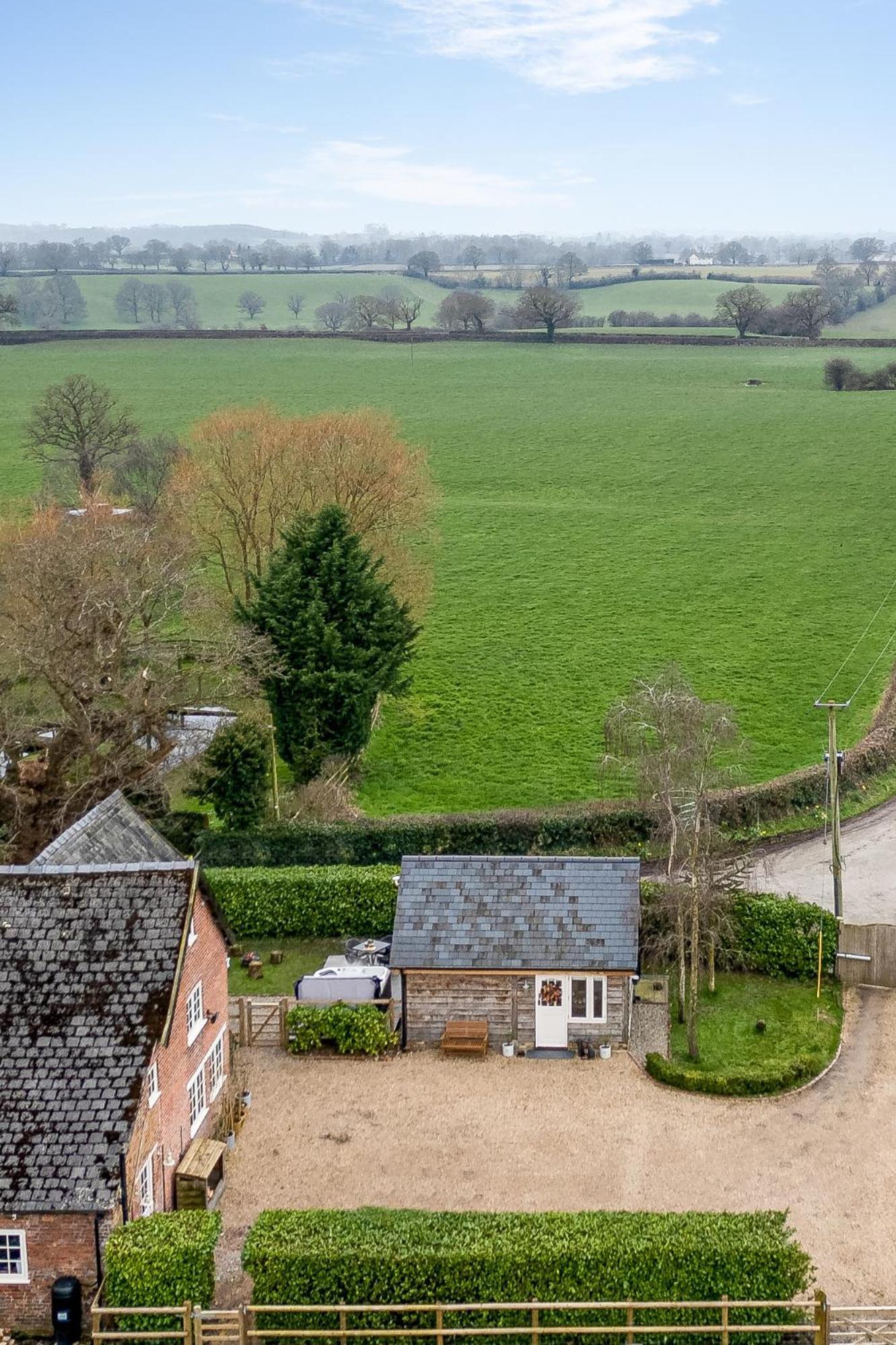 Oak Tree Hideaway Villa Whitchurch  Exterior photo
