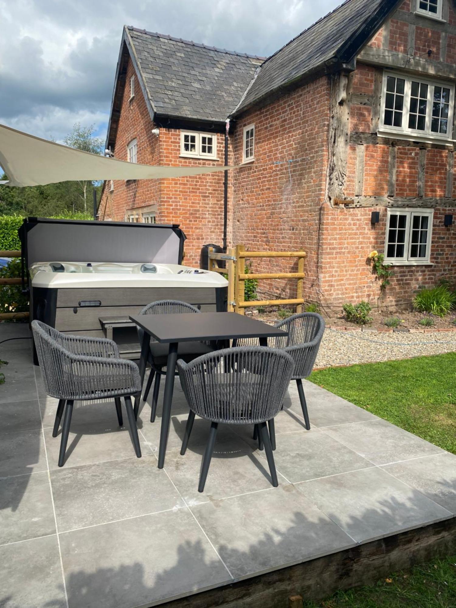 Oak Tree Hideaway Villa Whitchurch  Exterior photo